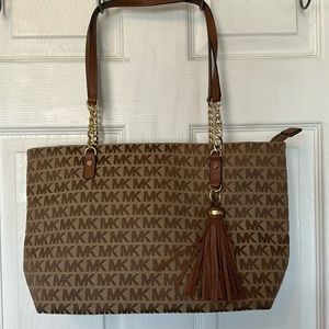 MICHAEL KORS: shoulder bag with chain and fringe detail